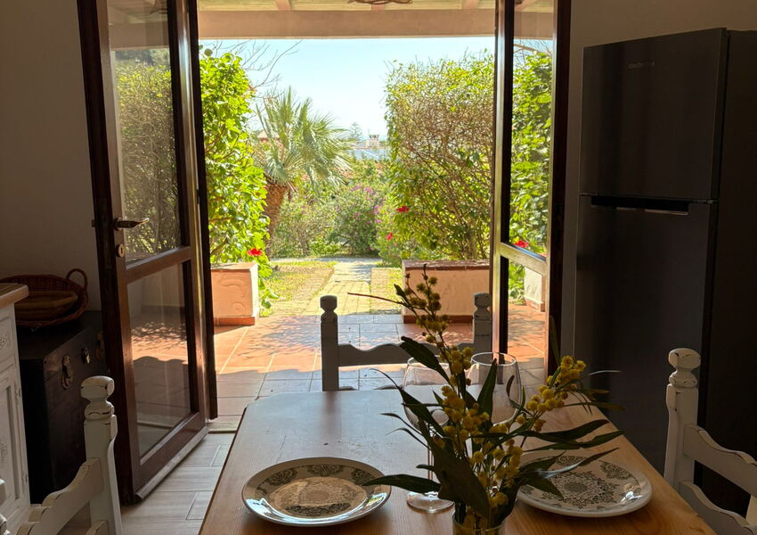 Bungalow mit Dachterrasse und Meerblick in zentraler Lage von Costa Rei