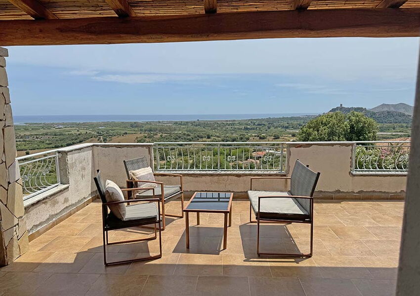 Mediterranes Anwesen mit 4 Wohneinheiten, Meer- Panoramablick & eingespielte Ferienvermietung