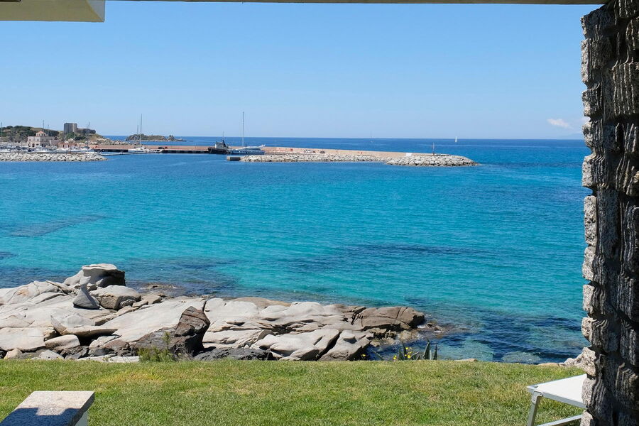 Felshaus über dem Wasser - Nr. S338.2