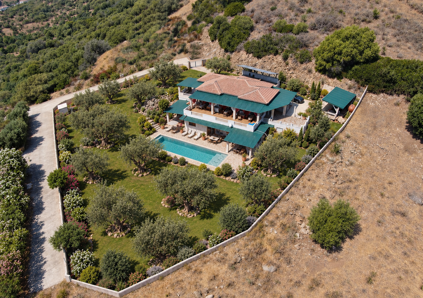Mediterranes Anwesen mit 4 Wohneinheiten, Meer- Panoramablick & eingespielte Ferienvermietung
