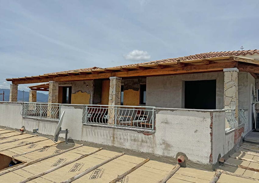 Mediterranes Anwesen mit 4 Wohneinheiten, Meer- Panoramablick & eingespielte Ferienvermietung