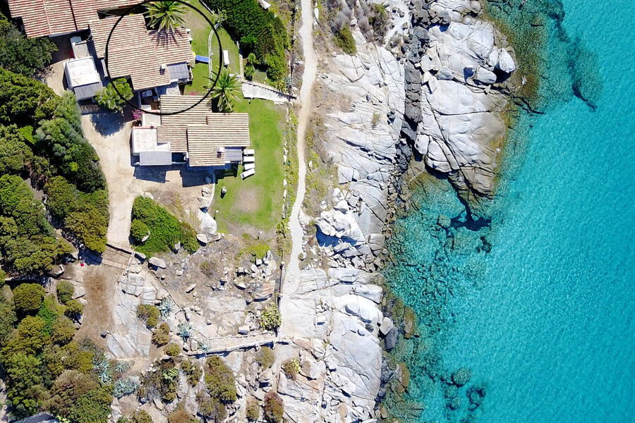 Felshaus über dem Wasser - Nr. S338.2