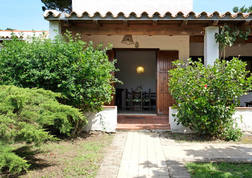 Bungalow mit Dachterrasse und Meerblick in zentraler Lage von Costa Rei