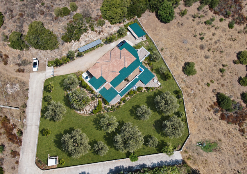Mediterranes Anwesen mit 4 Wohneinheiten, Meer- Panoramablick & eingespielte Ferienvermietung