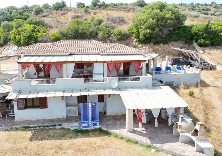 Mediterranes Anwesen mit 4 Wohneinheiten, Meer- Panoramablick & eingespielte Ferienvermietung