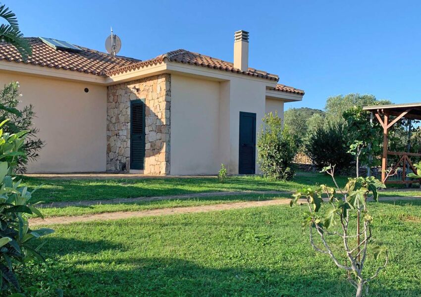 Hochwertige Villa am Ortsrand von Budoni