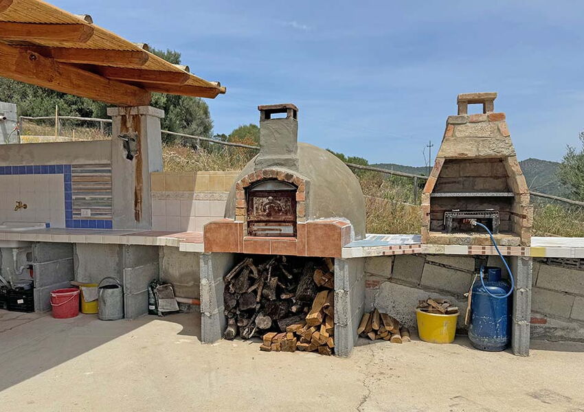 Mediterranes Anwesen mit 4 Wohneinheiten, Meer- Panoramablick & eingespielte Ferienvermietung