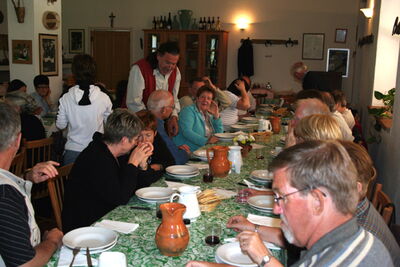 Essen auf dem Bauernhof in Sardinien: Hier wird das reichhaltigste Menü aufgetischt. Sardischen Höfe bieten noch das richtige Bauernhof-Feeling.