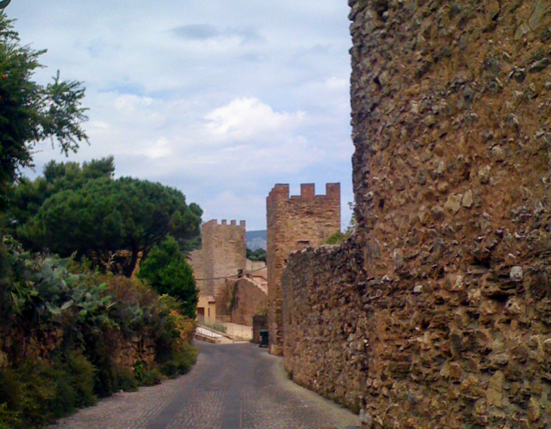 An den Rändern der Altstadt von Iglesias kann man noch heute Teile der Stadtmauer bestaunen, die seinerzeit monatelang den spanischen Eroberern trotzte.