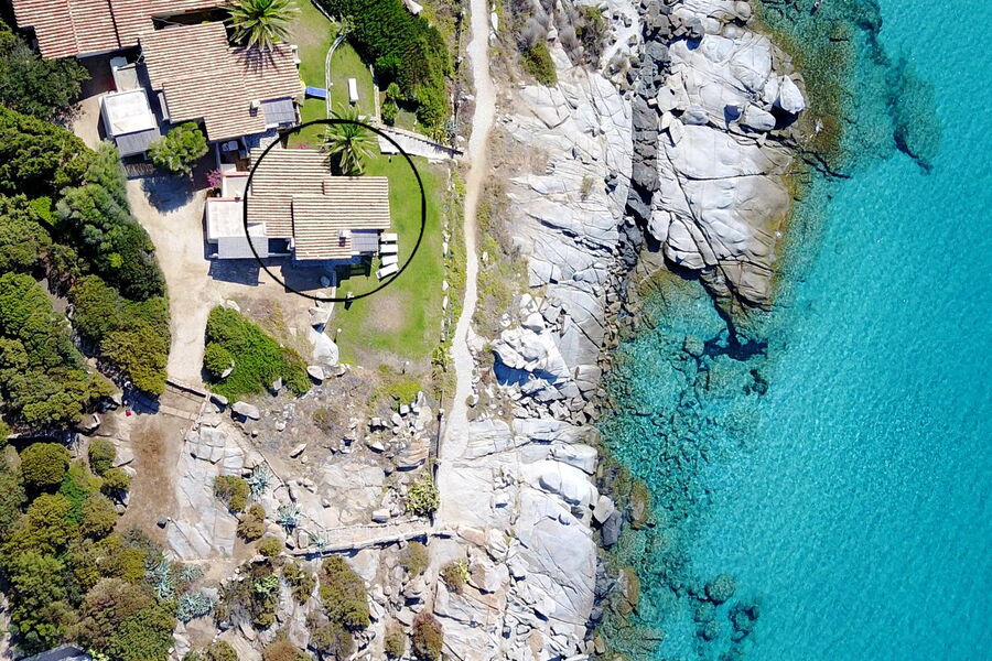 Felshaus über dem Wasser - Nr. S338.3