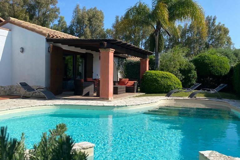 Turmvilla mit Pool I - Nr. S483