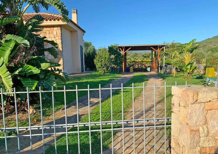 Hochwertige Villa am Ortsrand von Budoni