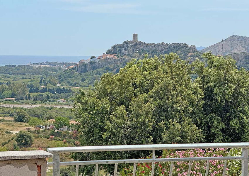 Mediterranes Anwesen mit 4 Wohneinheiten, Meer- Panoramablick & eingespielte Ferienvermietung