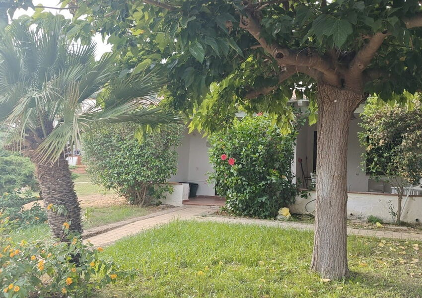 Bungalow mit Dachterrasse und Meerblick in zentraler Lage von Costa Rei