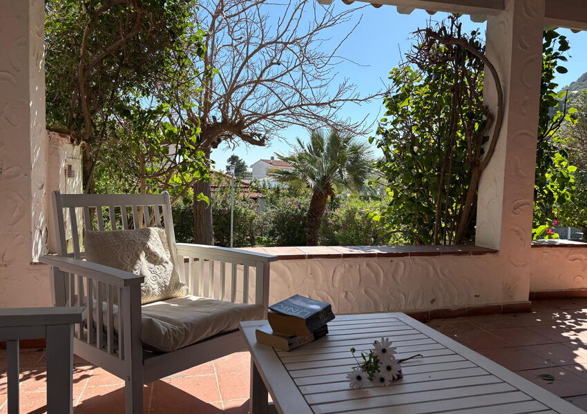 Bungalow mit Dachterrasse und Meerblick in zentraler Lage von Costa Rei