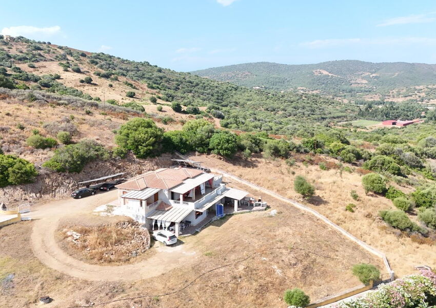 Mediterranes Anwesen mit 4 Wohneinheiten, Meer- Panoramablick & eingespielte Ferienvermietung