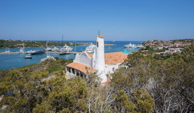 Die Kirche Stella Maris im Hafen von Porto Cervo