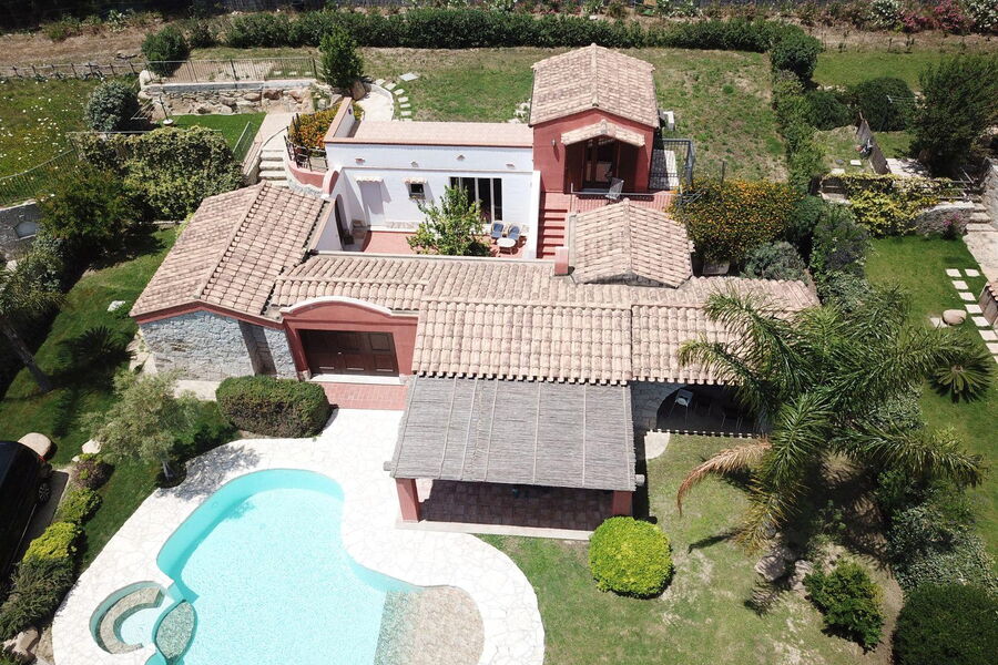 Turmvilla mit Pool I - Nr. S483